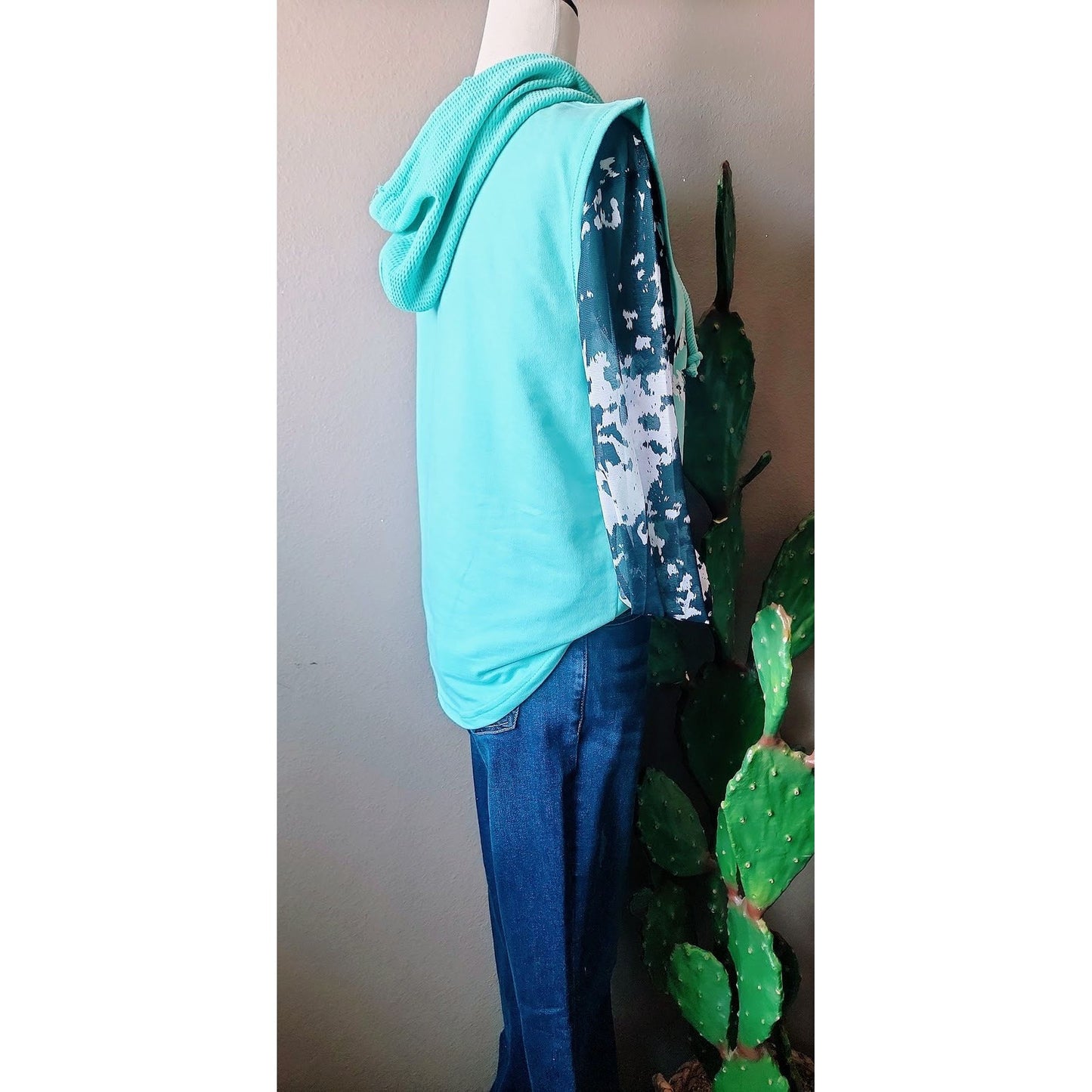 Cow Smooch Sleeveless Hoodie