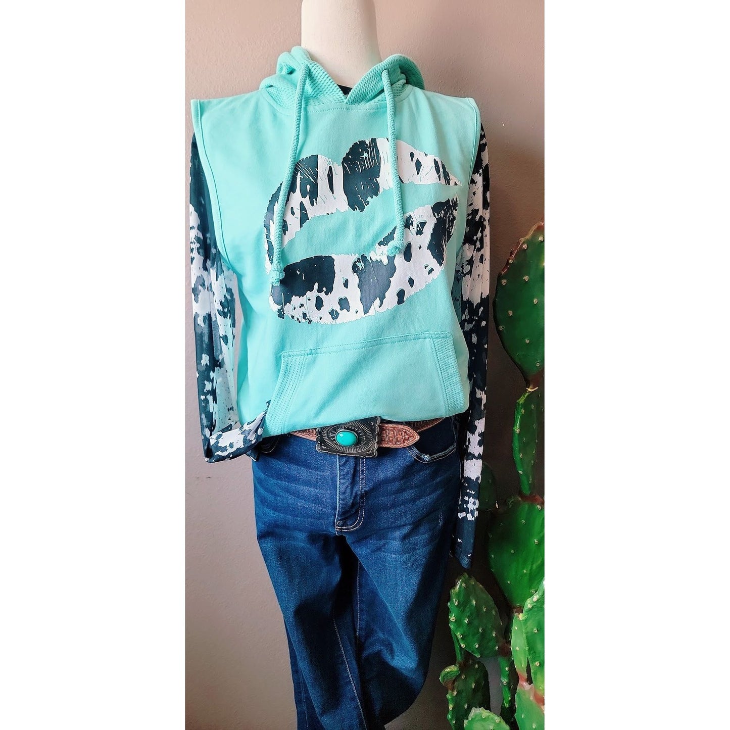 Cow Smooch Sleeveless Hoodie